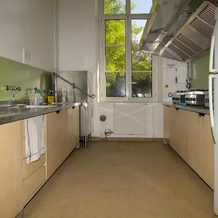 Hi Bois-luzy Hostel Marseille